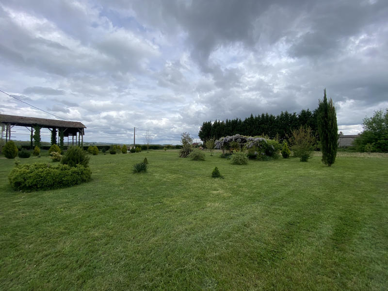 Maison - 240 m² - 8 pièces