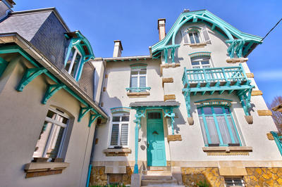 Propriété - 260 m² - 13 pièces