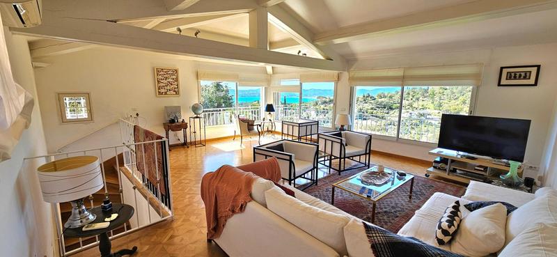 Maison - 242 m² - 7 pièces