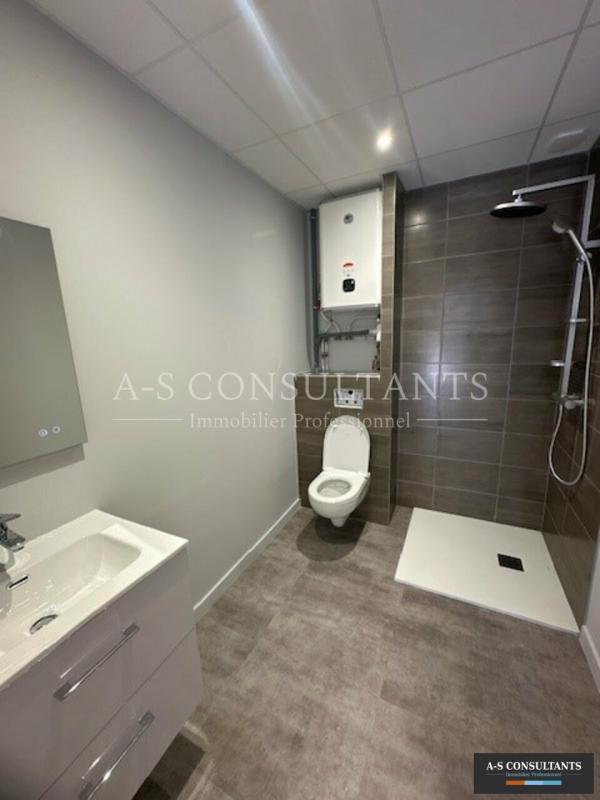 Local d'activité / Entrepôt - 240 m²