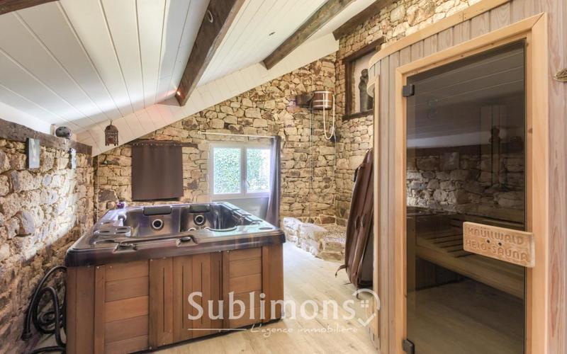 Propriété - 423 m² - 15 pièces