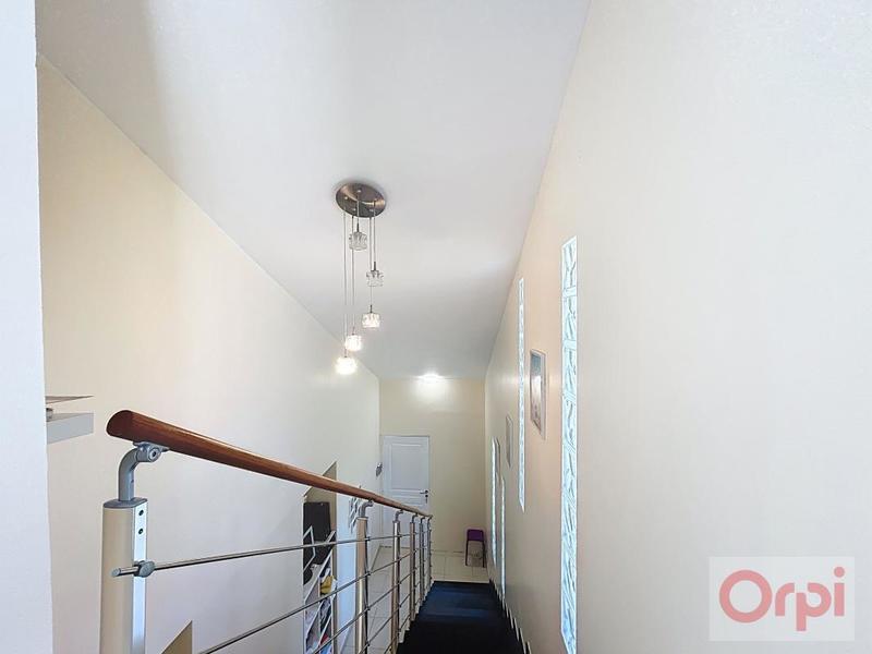 Demeure - 203 m² - 9 pièces