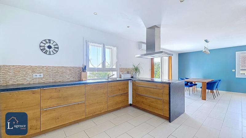 Maison - 277 m² - 6 pièces