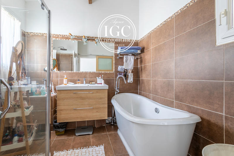 Maison - 180 m² - 5 pièces