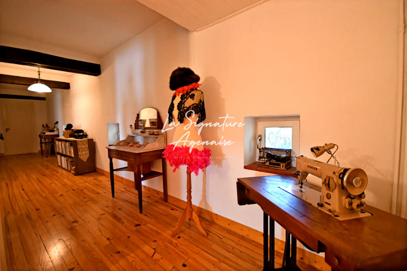 Maison - 341 m² - 16 pièces