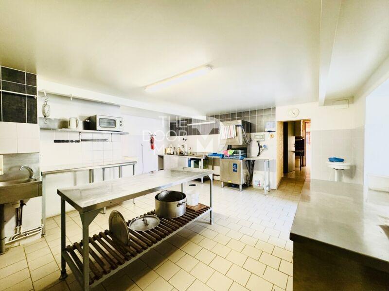 Maison - 580 m² - 17 pièces