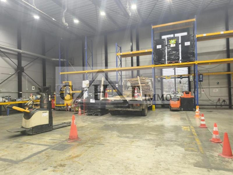 Entrepôt - 2 850 m²