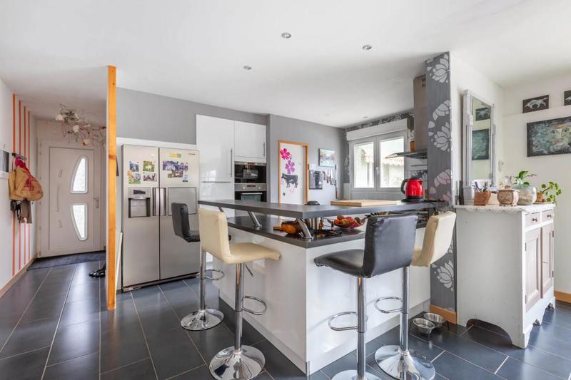 Maison - 235 m² - 8 pièces