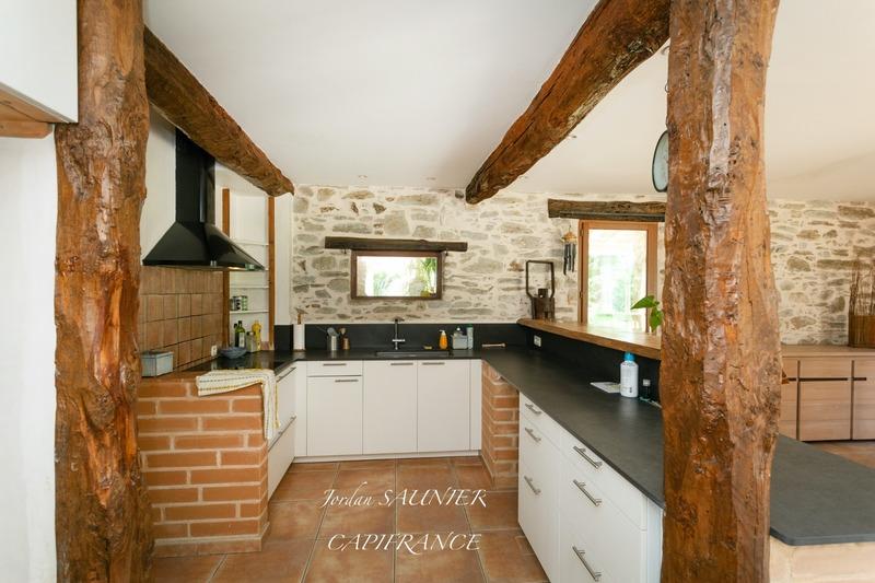 Maison traditionnelle - 317 m² - 9 pièces