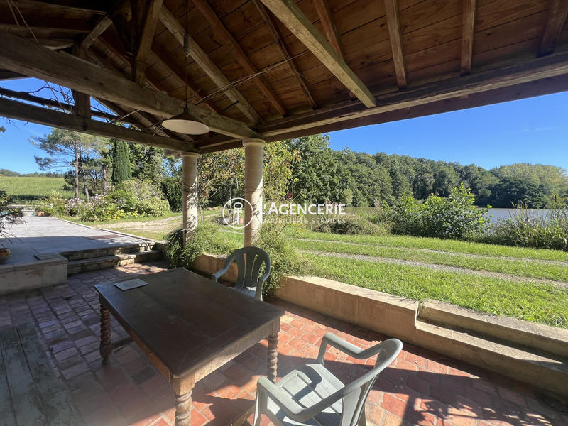 Maison ancienne - 846 m² - 13 pièces