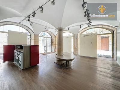 Magasins - 150 m² - 1 pièce