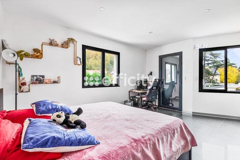 Maison - 300 m² - 5 pièces