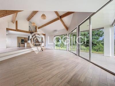 Maison - 200 m² - 6 pièces