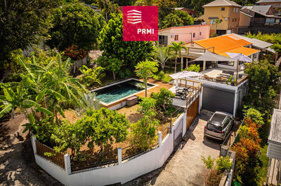 Maison - 230 m² - 7 pièces