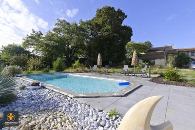 Maison - 230 m² - 9 pièces