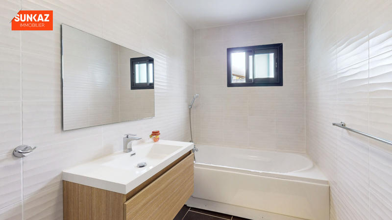 Maison - 170 m² - 4 pièces