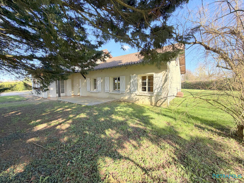 Maison traditionnelle - 192 m² - 7 pièces