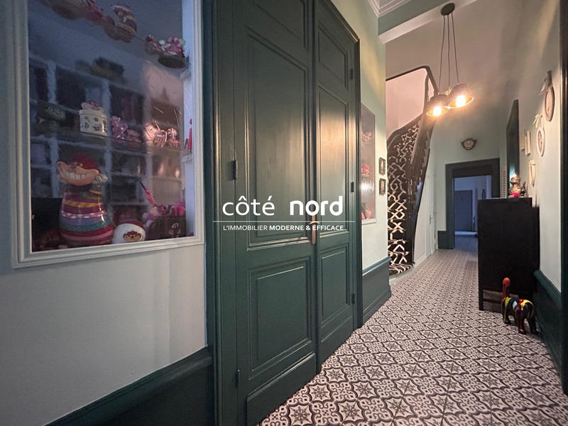 Maison - 216 m² - 10 pièces