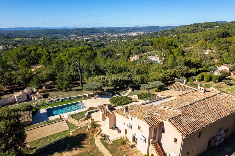 Maison - 259 m² - 10 pièces