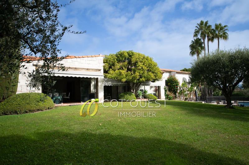 Maison en pierre - 297 m² - 8 pièces