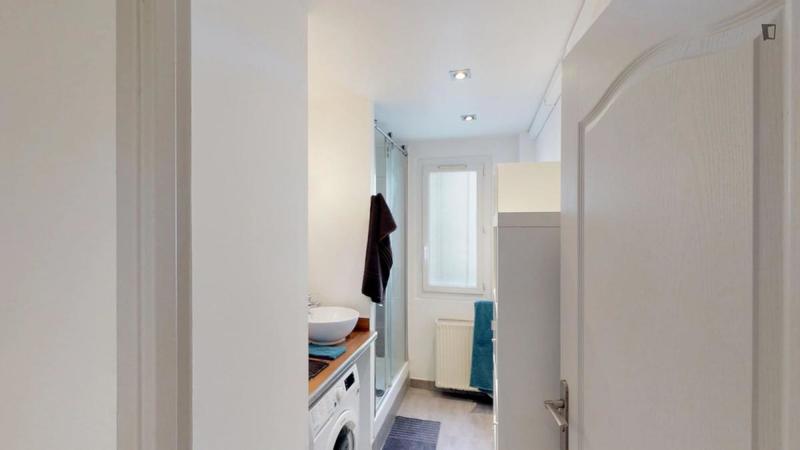 Chambre - 8 m² - 5 pièces