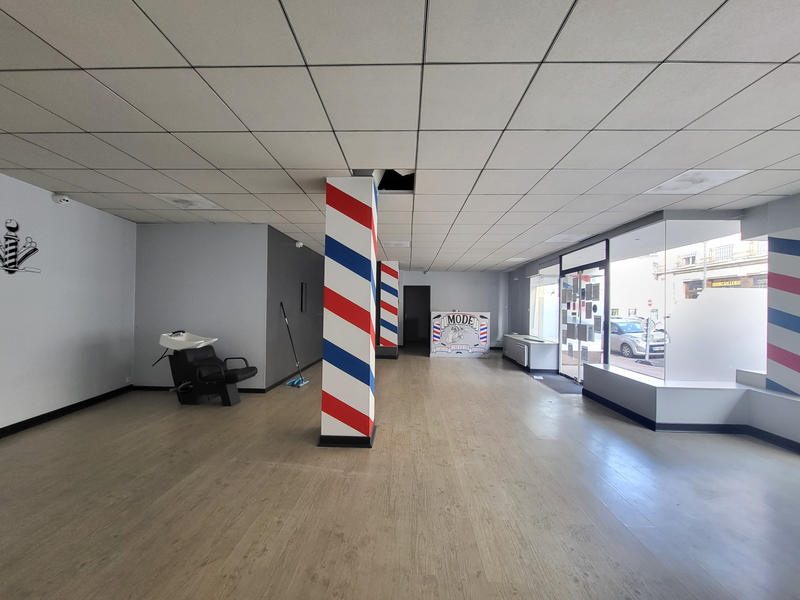 Local commercial - 110 m² - 2 pièces