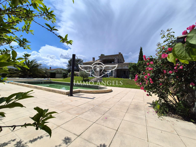 Maison - 137 m² - 6 pièces