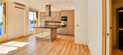 Appartement - 84 m² - 3 pièces