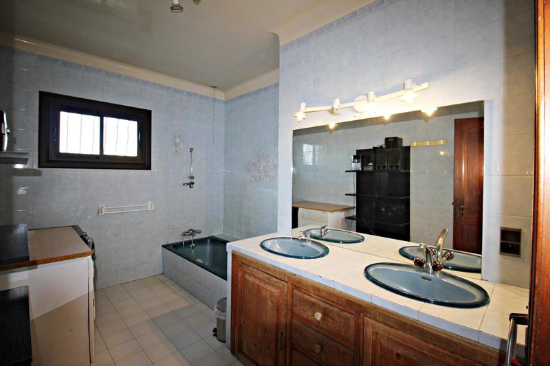 Maison - 227 m² - 6 pièces