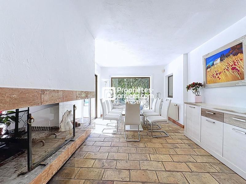 Maison - 211 m² - 7 pièces