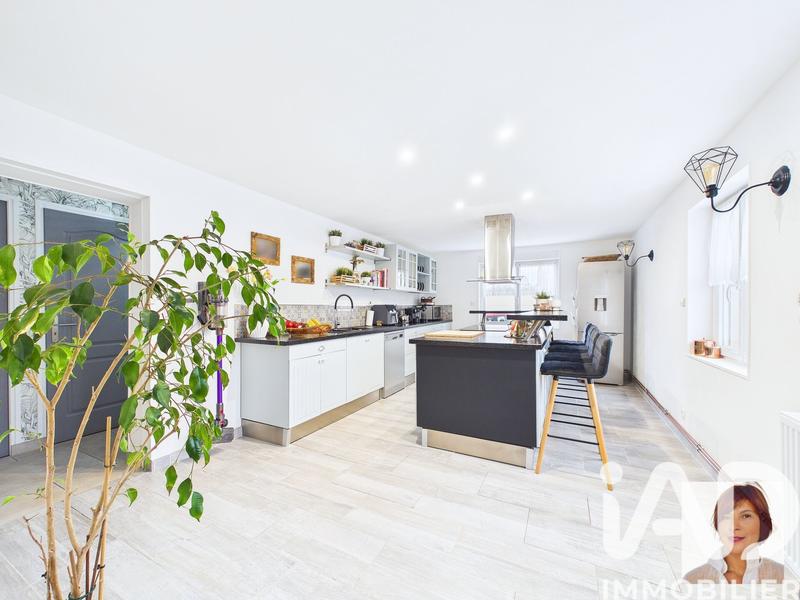 Maison - 210 m² - 8 pièces