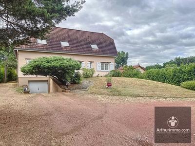 Maison - 254 m² - 9 pièces