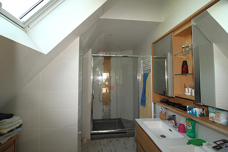 Maison - 234 m² - 8 pièces