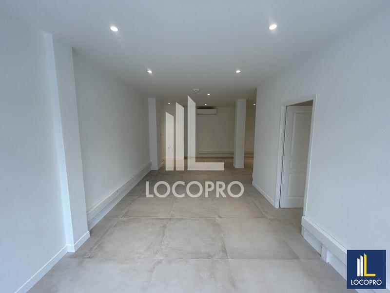 Local d'activité / Entrepôt - 210 m²