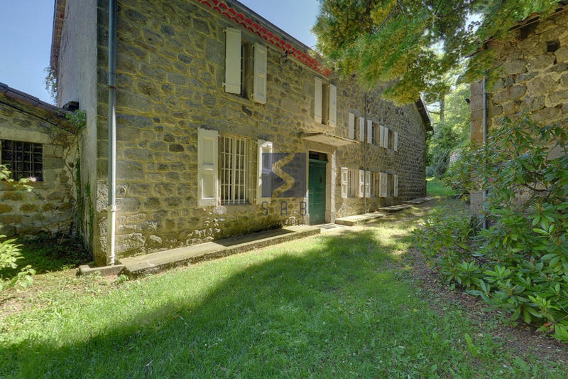 Maison - 369 m² - 12 pièces