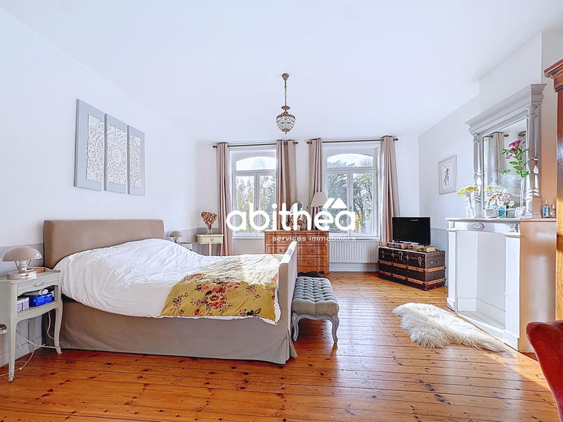 Maison - 327 m² - 9 pièces