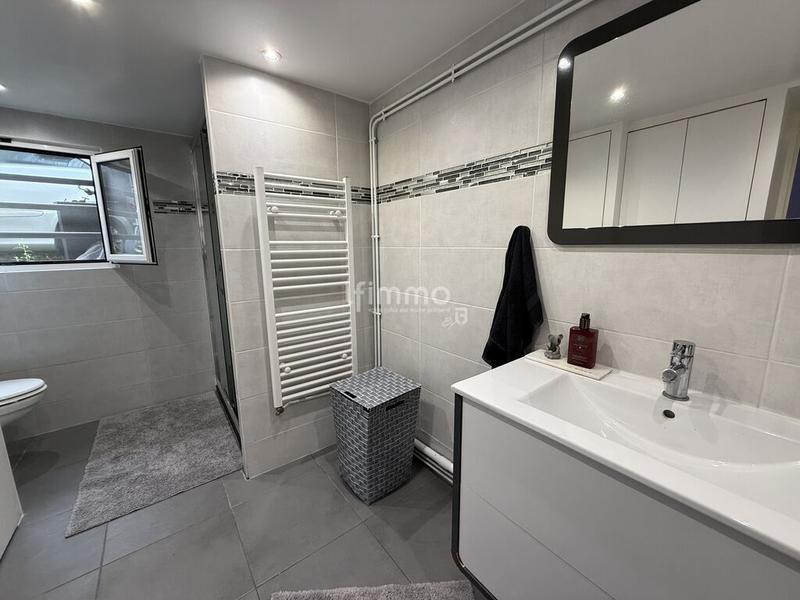 Maison - 177 m² - 8 pièces