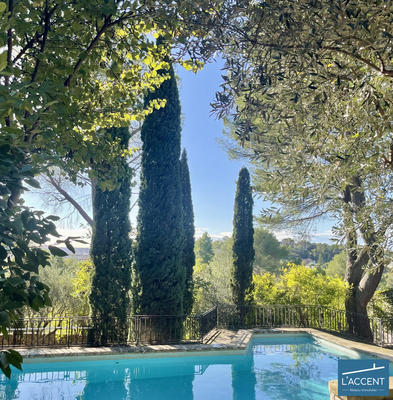 Maison - 375 m² - 15 pièces