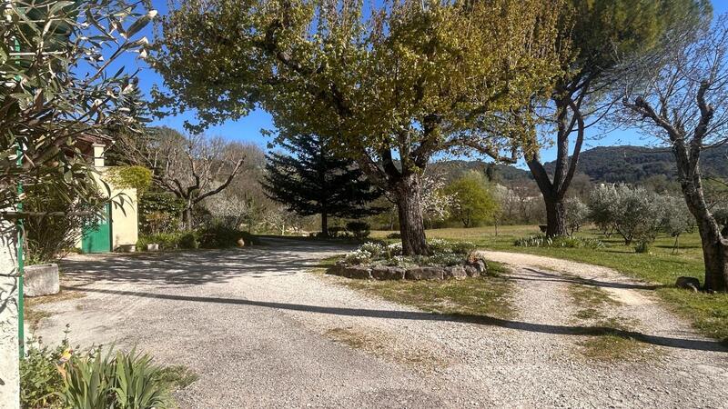 Maison - 455 m² - 19 pièces