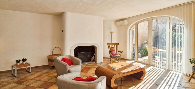 Maison - 221 m² - 8 pièces