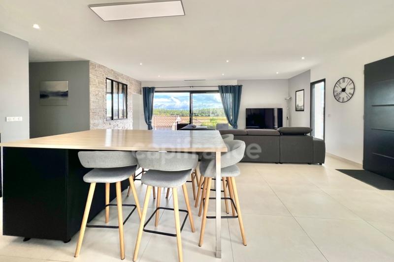 Maison - 97 m² - 4 pièces