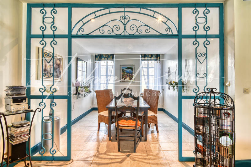 Maison - 203 m² - 7 pièces