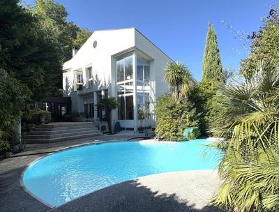 Maison - 195 m² - 7 pièces