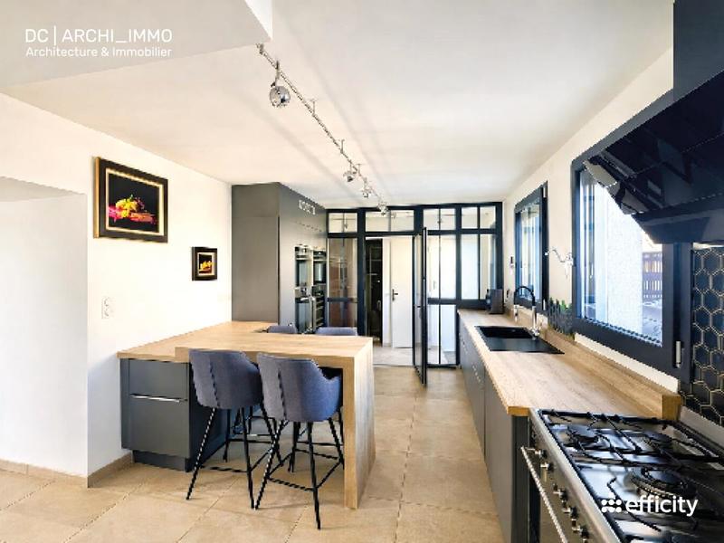Maison - 365 m² - 9 pièces