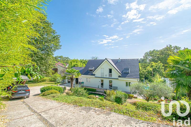 Maison - 233 m² - 10 pièces