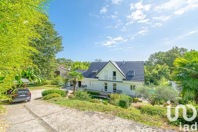 Maison - 233 m² - 10 pièces