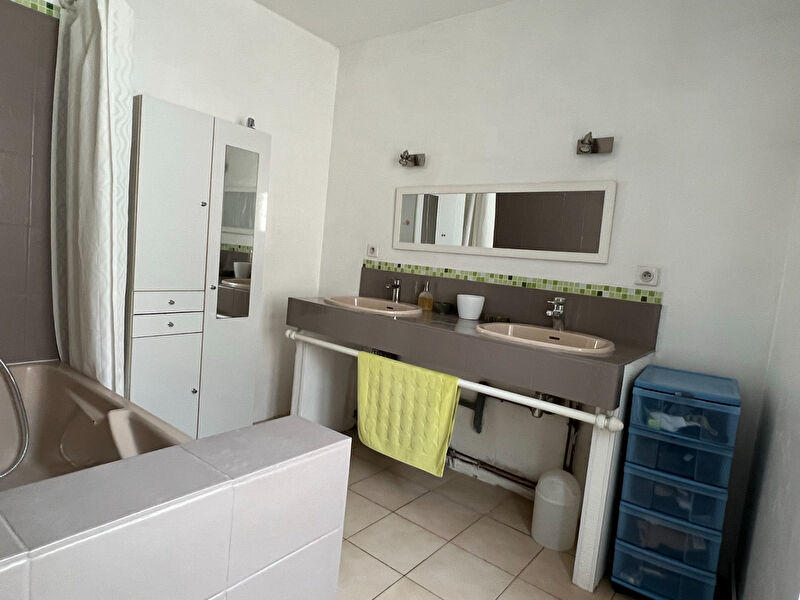 Maison - 221 m² - 6 pièces