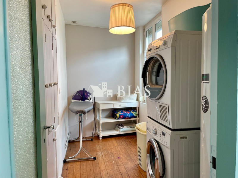 Maison - 236 m² - 7 pièces