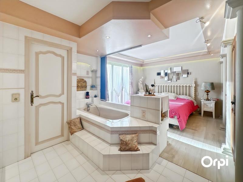 Maison - 280 m² - 9 pièces