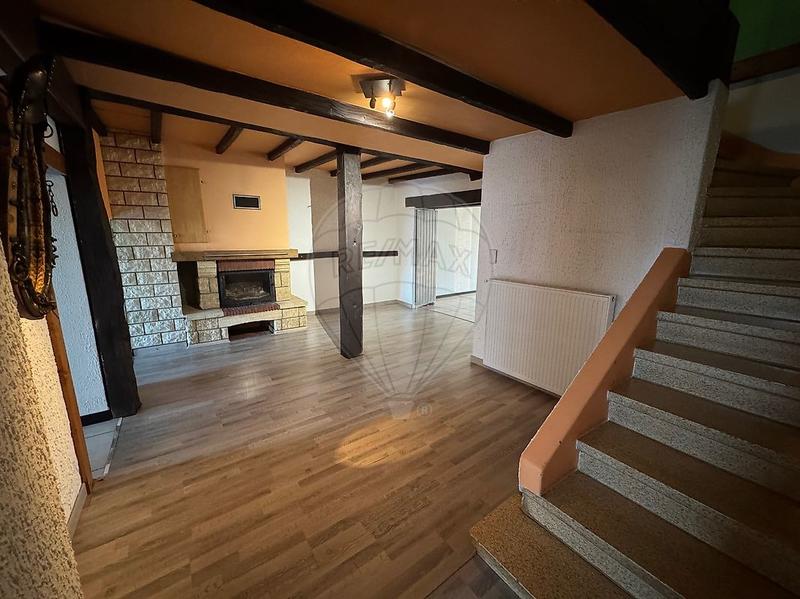 Maison - 240 m² - 7 pièces